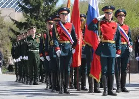В Тюмени День Победы начался с оружейного залпа