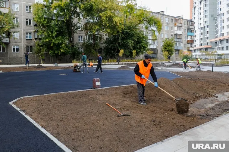 В Шадринске строят сцену, спортзону и площадку у местного ДК