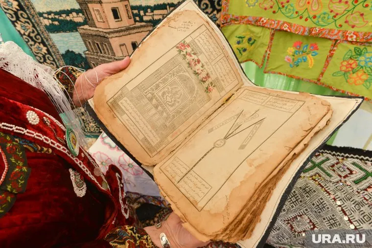 Рукописные издания священной книги мусульман почитаются среди верующих (архивное фото)