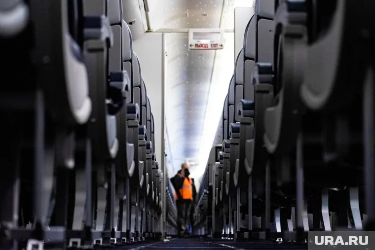 С рейса Сургут-Уфа сняли пьяную пенсионерку