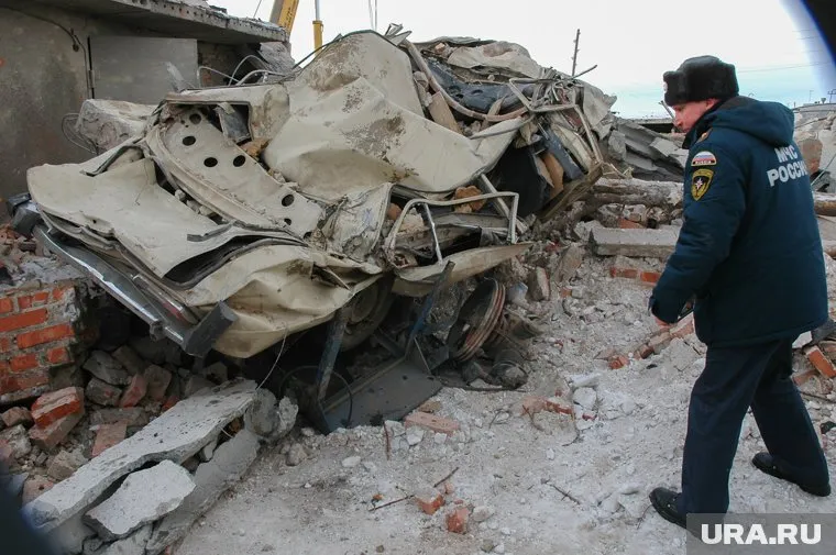 Под завалами могут находиться люди (фото из архива)