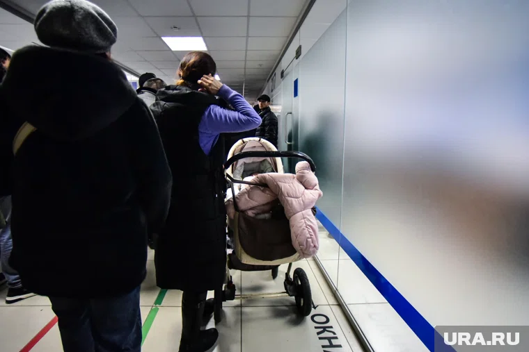 Женщина хотела вернуть дочь через суд, но ей отказали