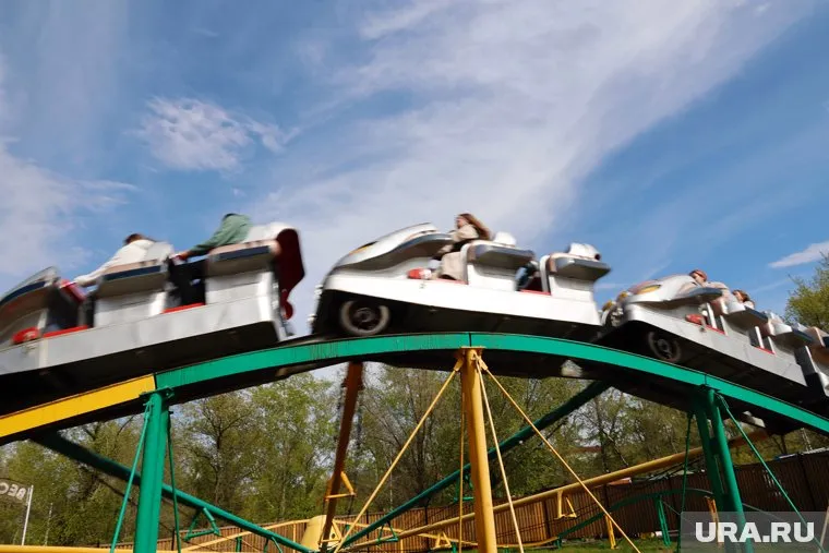 У аттракциона отвалилось сидение, в результате чего пострадал ребенок, он находится в больнице, заявили в прокуратуре