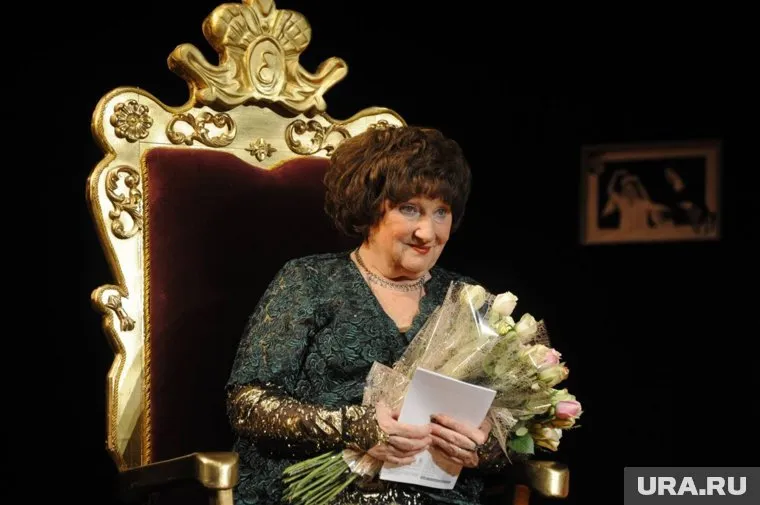 В коллективе она пользовалась уважением, ее любили как коллеги по цеху, так и зрители