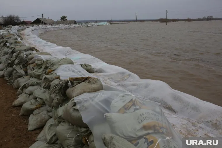 В Нижневартовском районе ХМАО построили дамбы для защиты от большой воды