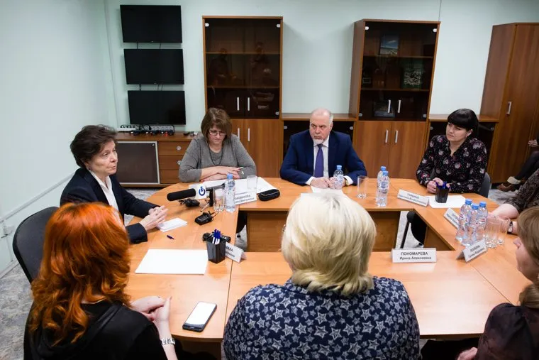 Рабочая встреча губернатора ХМАО Натальи Комаровой с представителями родительскойобщественности и  уполномоченным по правам ребенка вЮгре Моховиковой Татьяной. Сургут