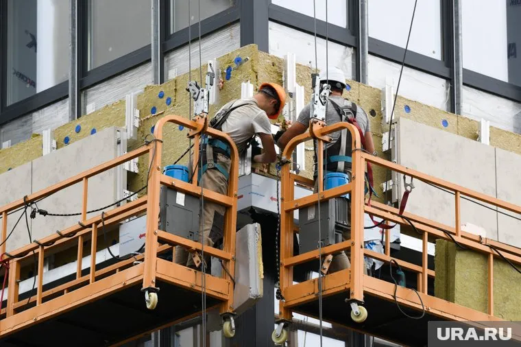 Рабочие не были пристегнуты страховкой (архивное фото)
