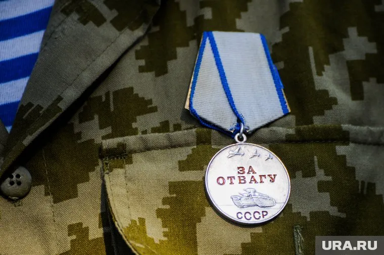 Сотрудники ОМОНа получили награды за проявленное мужество