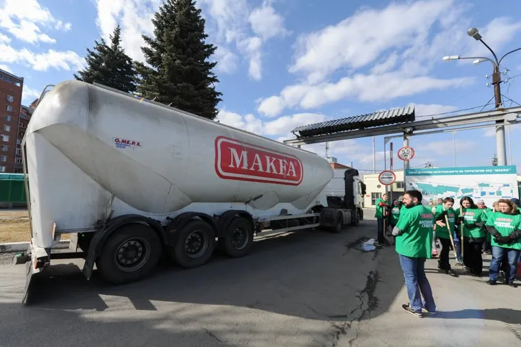 Работники холдинга "Макфа" на субботнике