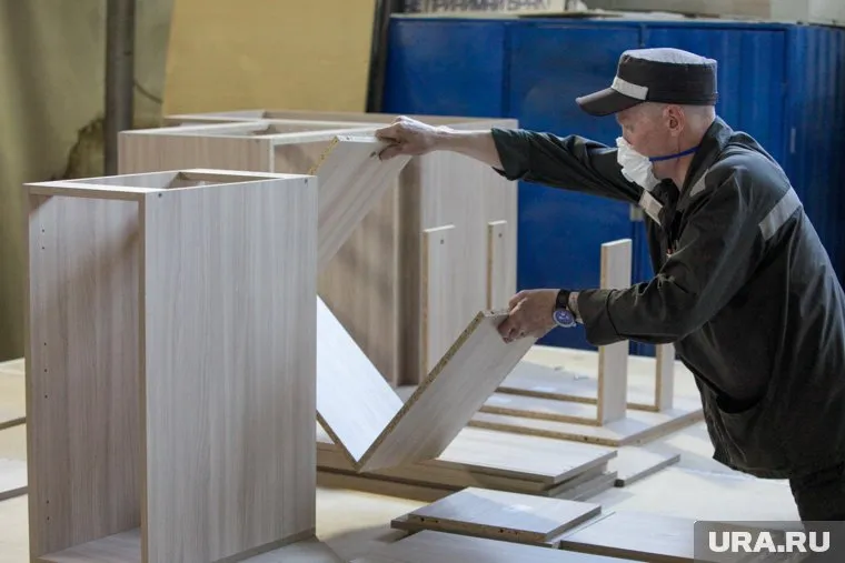 Заключенные двух ИК поставили в Москву мебель (архивное фото)