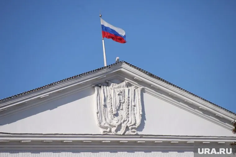 Российский флаг отличается от словенского только тем, что на нем нет герба