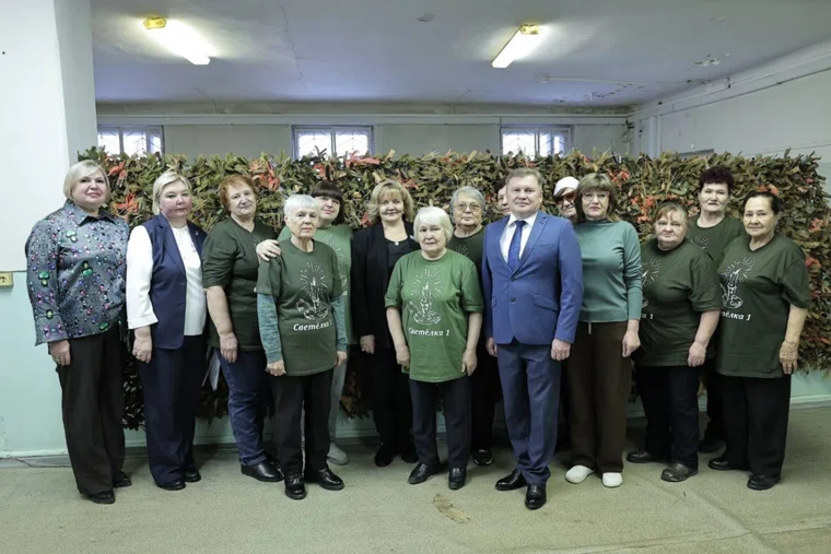 Волонтеры изготавливают изделия для участников СВО