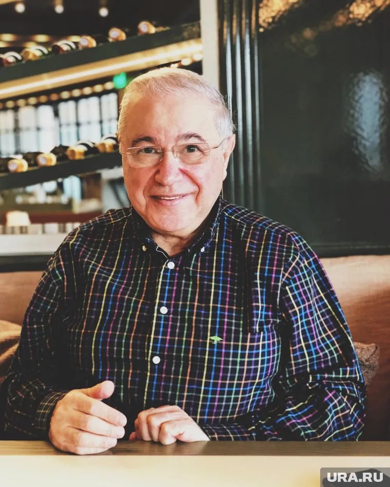 Юморист уже неделю делится фотографиями с Урала