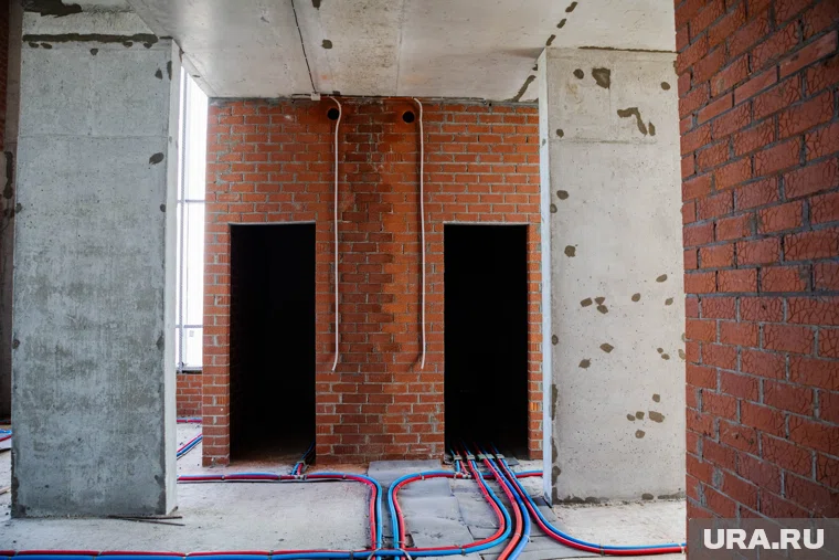 Кирпичная стена обрушилась на рабочего в Шадринске (архивное фото)