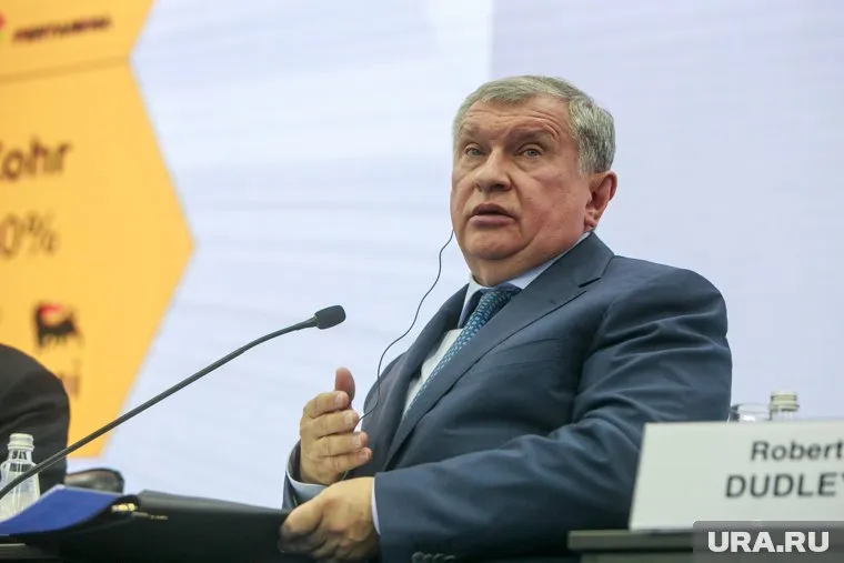 Игорь Сечин и его подчиненные считают, что Минфин действует субъективно и непоследовательно