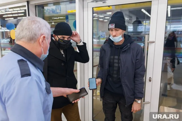 Доступ во многие заведения Челябинска ограничен для тех, у кого нет QR-кода