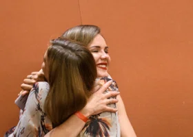 Сургутянка предлагает обняться и выслушать за деньги