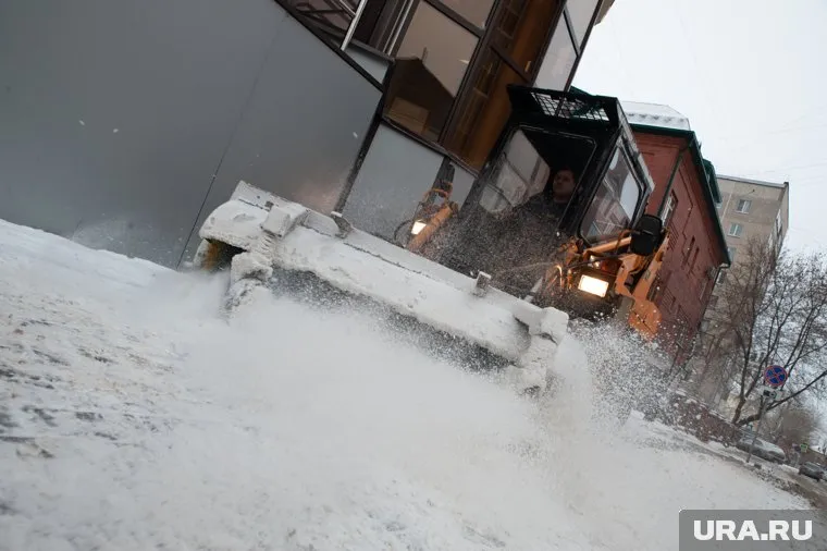 Обрабатывать дороги солью начинают сразу после начала снегопада