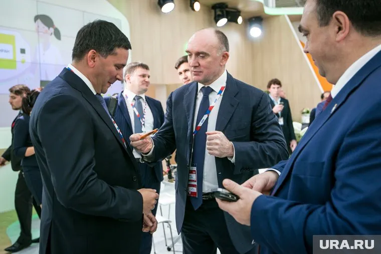 Борис Дубровский (справа) встретил Дмитрия Кобылкина в аэропорту