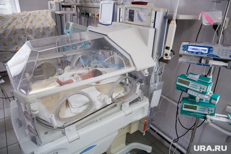 Недоношенная девочка родилась с серьезными патологиями