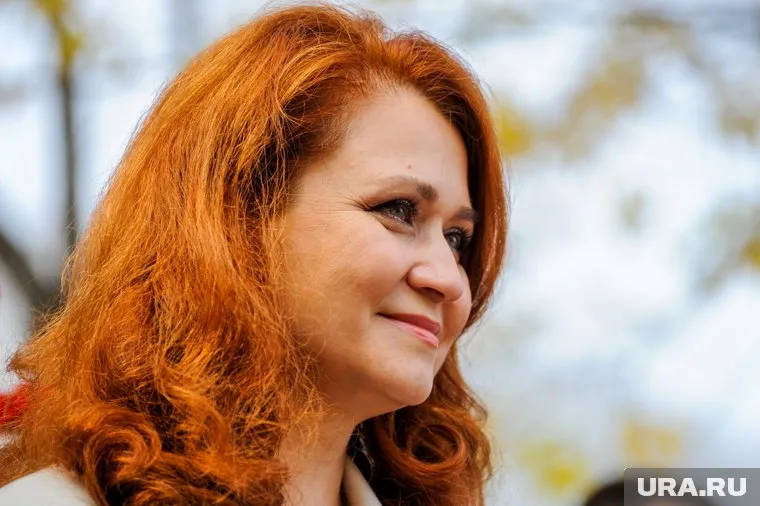 Лена Колесникова подписала контракт с Минобороны