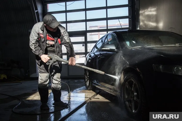 Комплекс с АЗС, автомойкой и центром диагностики находится на оживленной трассе Нижневартовска