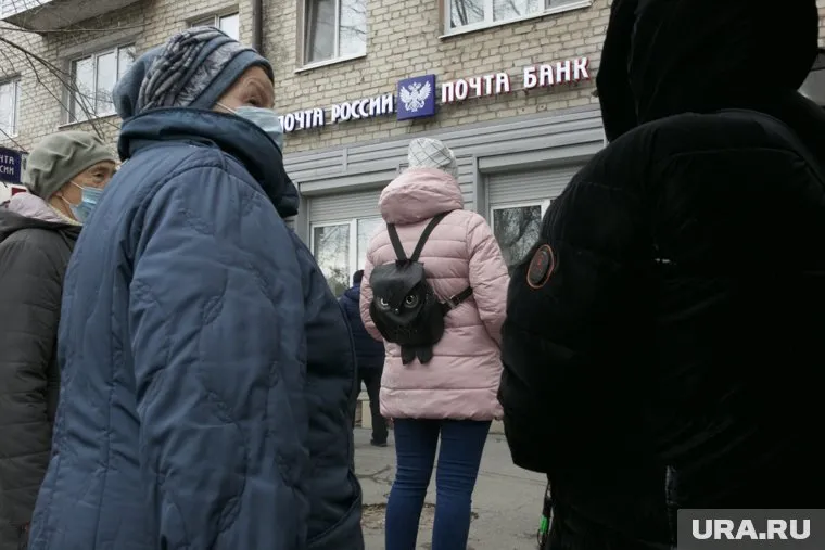 В Пойковском образовалась большая очередь из-за графика работы почты