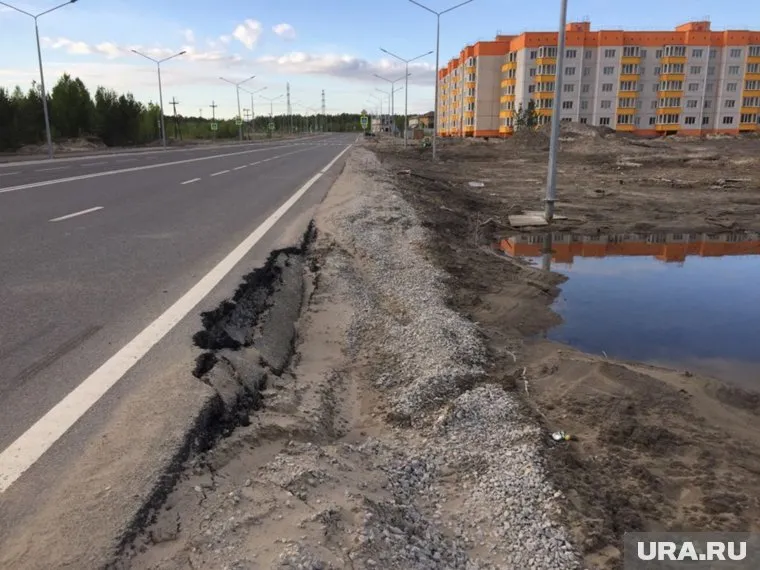 По мнению депутатов, дорога в Белом Яру полуразрушена