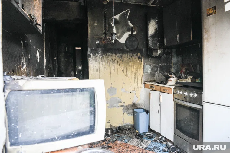 Огнем поврежедена внутренняя отделка квартиры