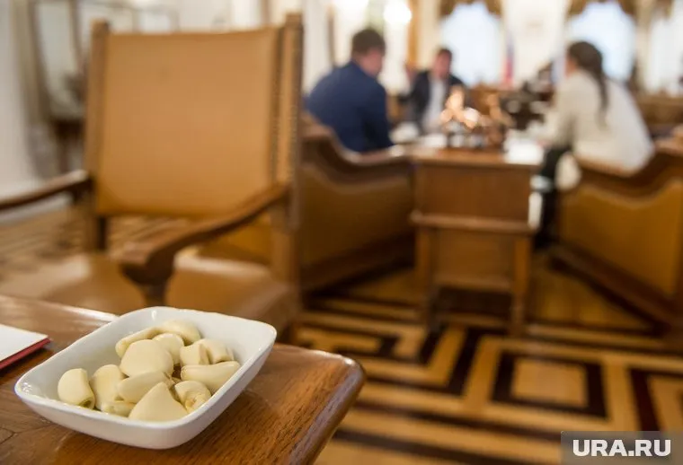 В списке профилактических мер от гриппа есть блюда с чесноком и луком