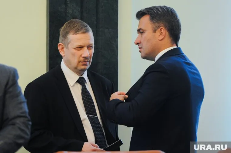 Юрий Алешин (слева) исполняет обязанности руководителя УФСБ по Челябинской области