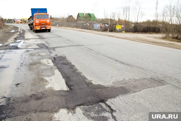Иностранца на неисправном грузовике остановили полицейские