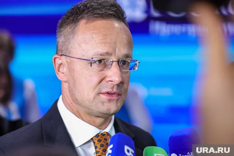 Сийярто заявил, что Венгрия одобряет членство Сербии, но не Украины, в ЕС