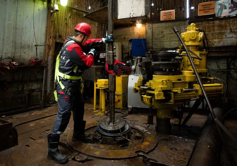 Нефтяная буровая. Ноябрьск, буровая, нефтяники, буровики, добыча нефти, нефть