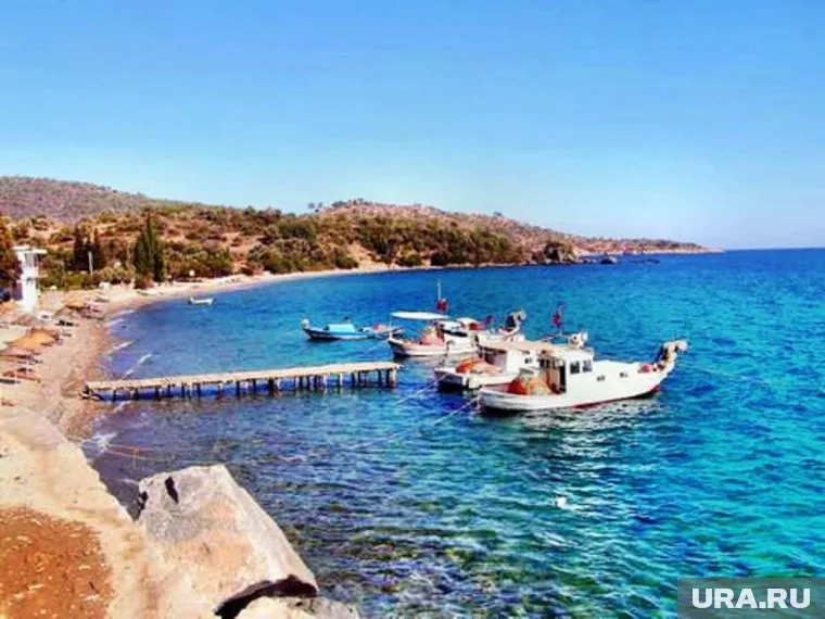 Сейсмологи не рекомендуют выходить на пляжи из-за опасности образования малого цунами