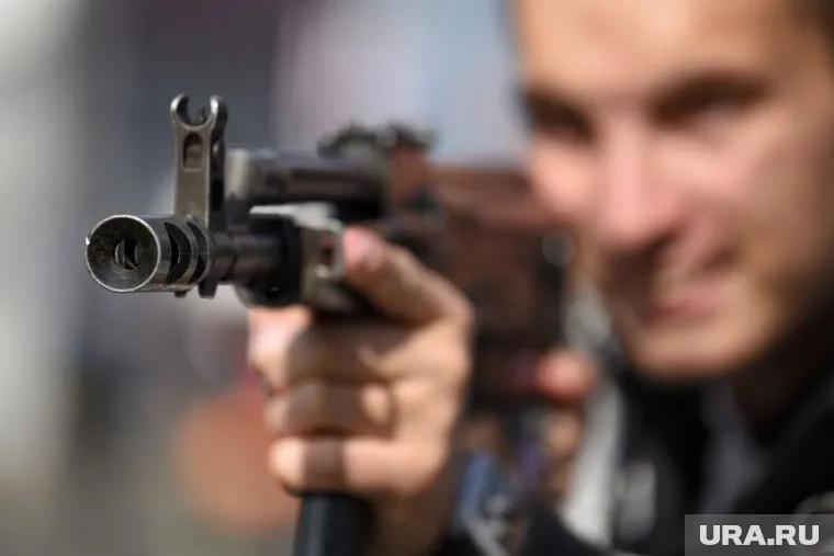 Мужчина вел стрельбу с балкона своей собственной квартиры