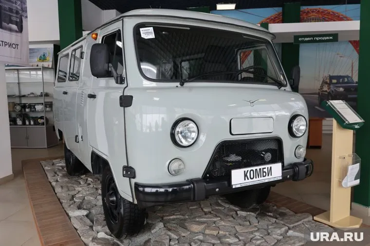 Екатеринбуржец тонировал машины, которые отправлялись в зону СВО