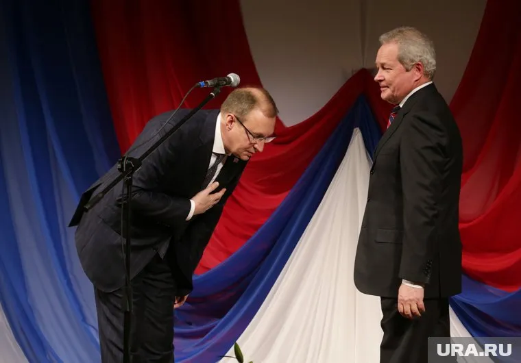 Дмитрий Самойлов (слева) от души отблагодарил губернатора за поддержку