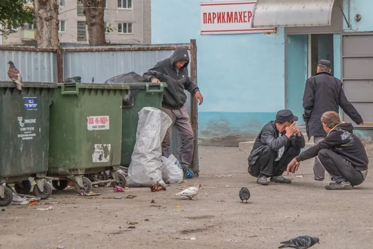 Разное.Курган, гопники, бездомные, бомжи на помойке