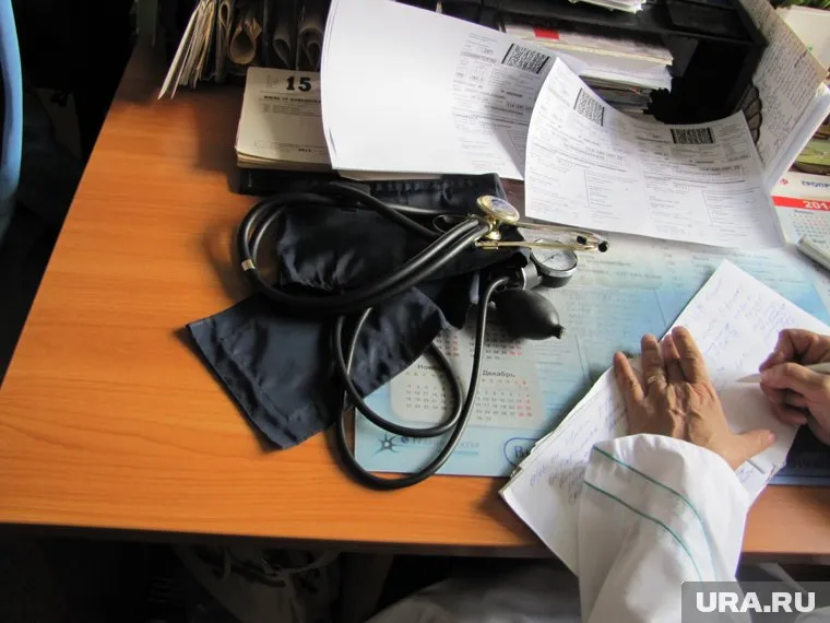 Врачу-терапевту предлагают зарплату до 250 тысяч рублей