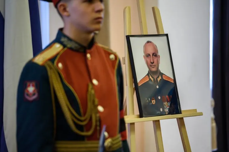 Прощание с полковником Павлом Кропотовым в Окружном доме офицеров. Екатеринбург 