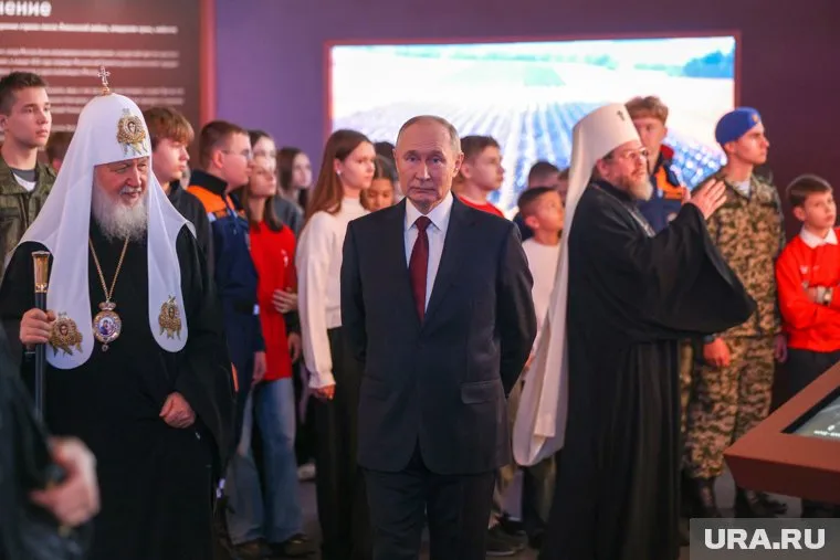 Президент России Владимир Путин призвал брать пример с предков