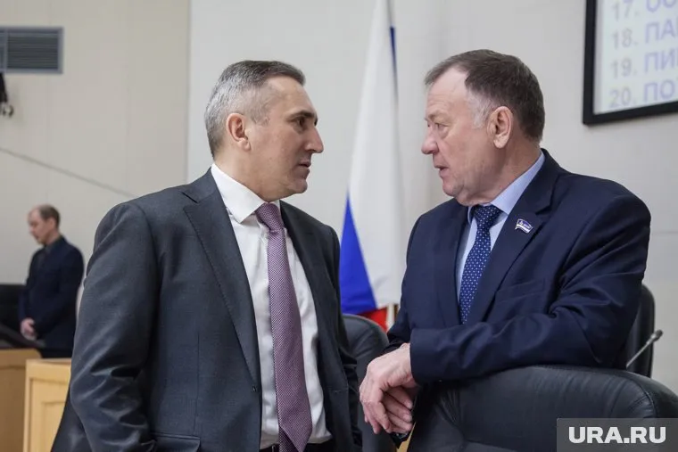 Александр Моор (слева) и правительственные идеологи ищут правильный вариант губернаторской кампании
