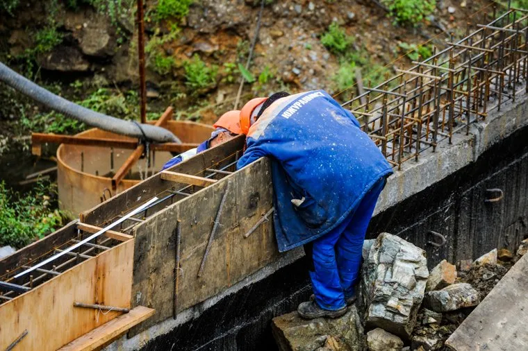 Строительство набережной реки Миасс возле филармонии. Челябинск