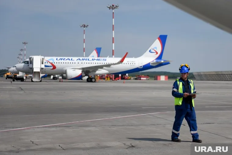 Пассажиры из-за задержки рейса остались в Екатеринбурге на три часа