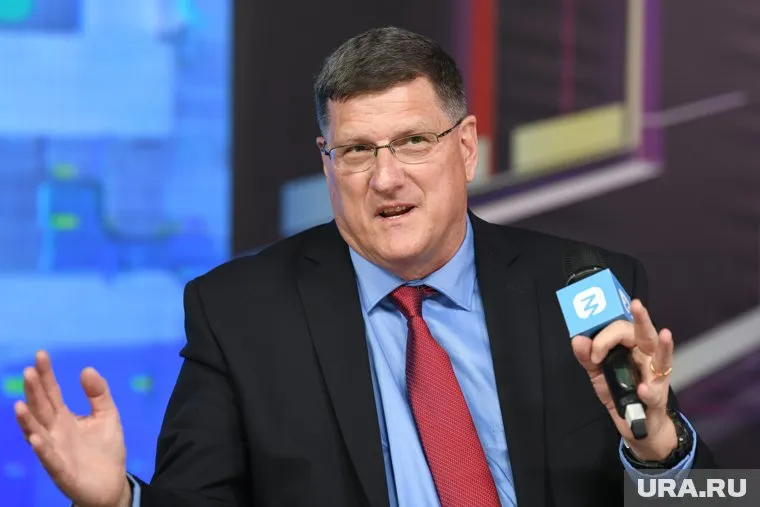 Экс-разведчик армии США заявил, что ВСУ осенью отступят за Днепр