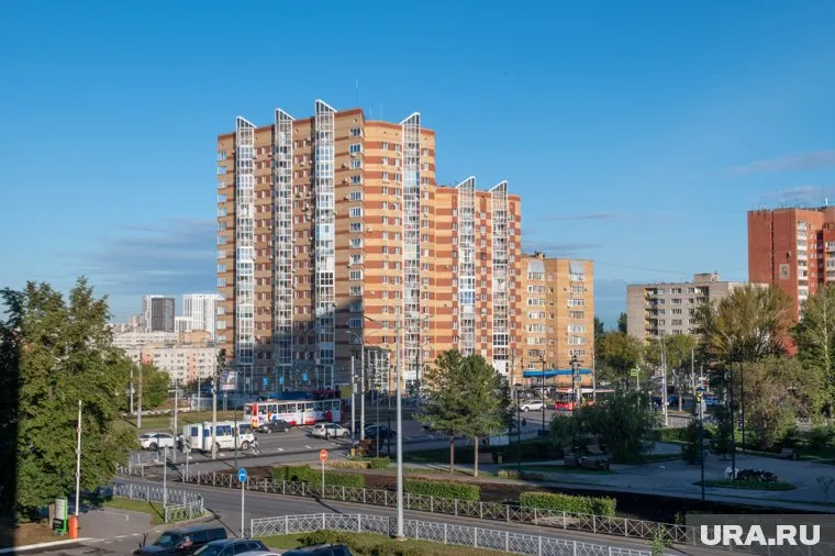 Жители Нового Уренгоя пожаловались, что в их доме на чердаке бизнесмен оборудовал общежитие