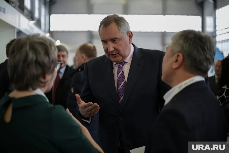 Рогозин высмеял заявление главы ЕК о покупке российской нефти