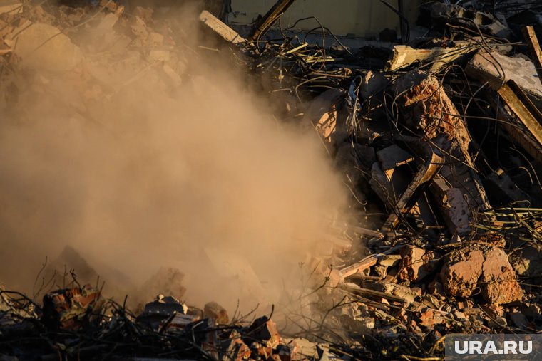 В Перми техника сносит дом с Буддой. Видео