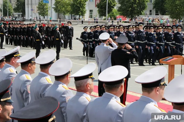 Сотрудники полиции выбрали для записи клипа памятные монументы